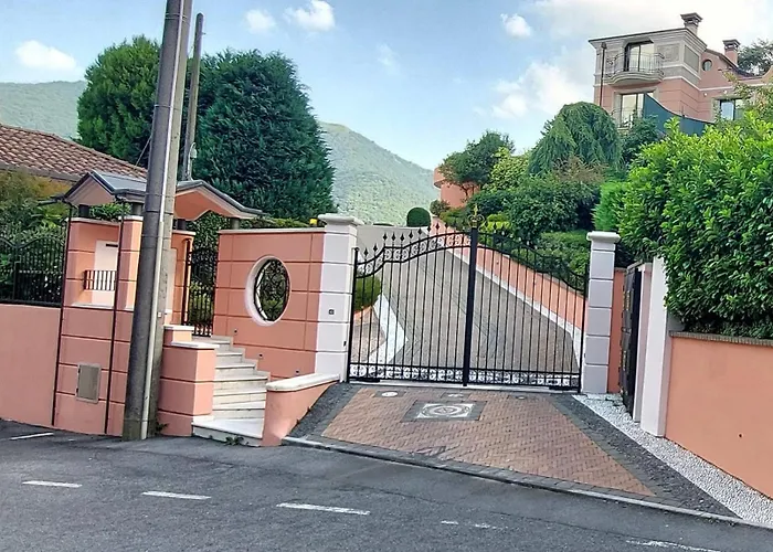 Flora - Con Piscina Villa *