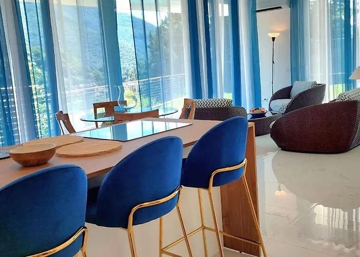 Flora - Con Piscina ヴィラ