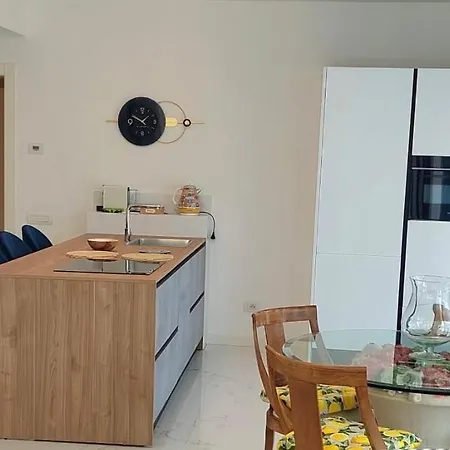 Flora - Con Piscina * Asso