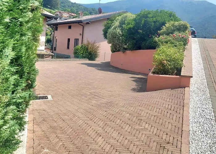 Flora - Con Piscina Asso