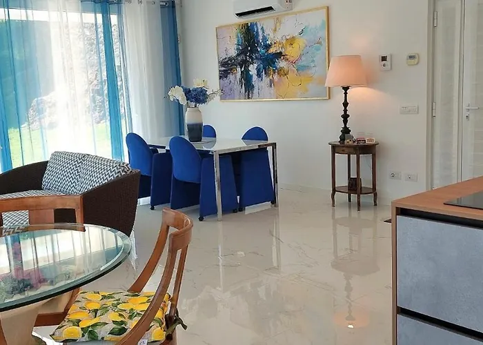 Flora - Con Piscina * Asso